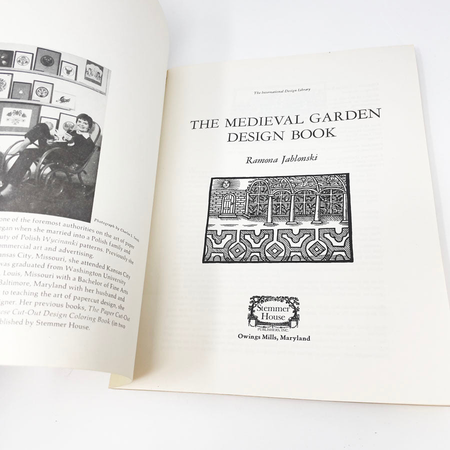 The Medieval Garden Design Book