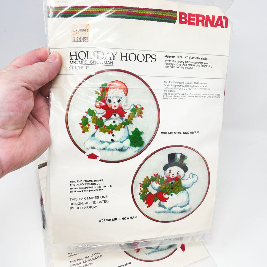 Vintage Bernat Holiday Hoops Mr/Mrs Snowman Stitchery Kit - 1978