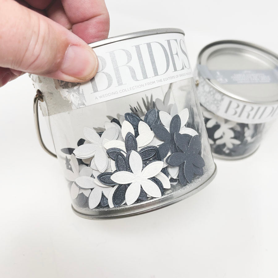 Black and White Flowers - Bridal Confetti (1)